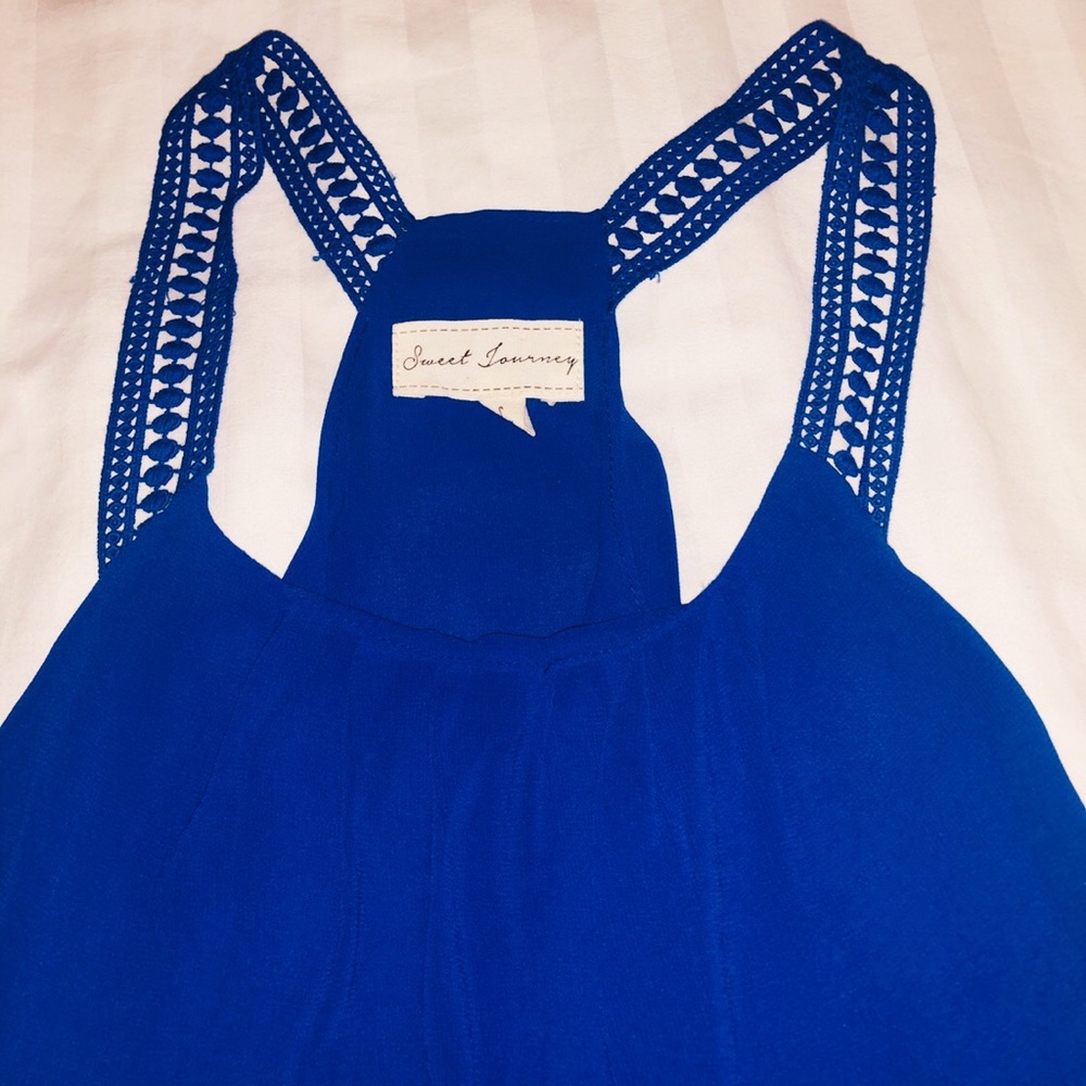 Adorable razor back tank 💕 Like New 🌟
